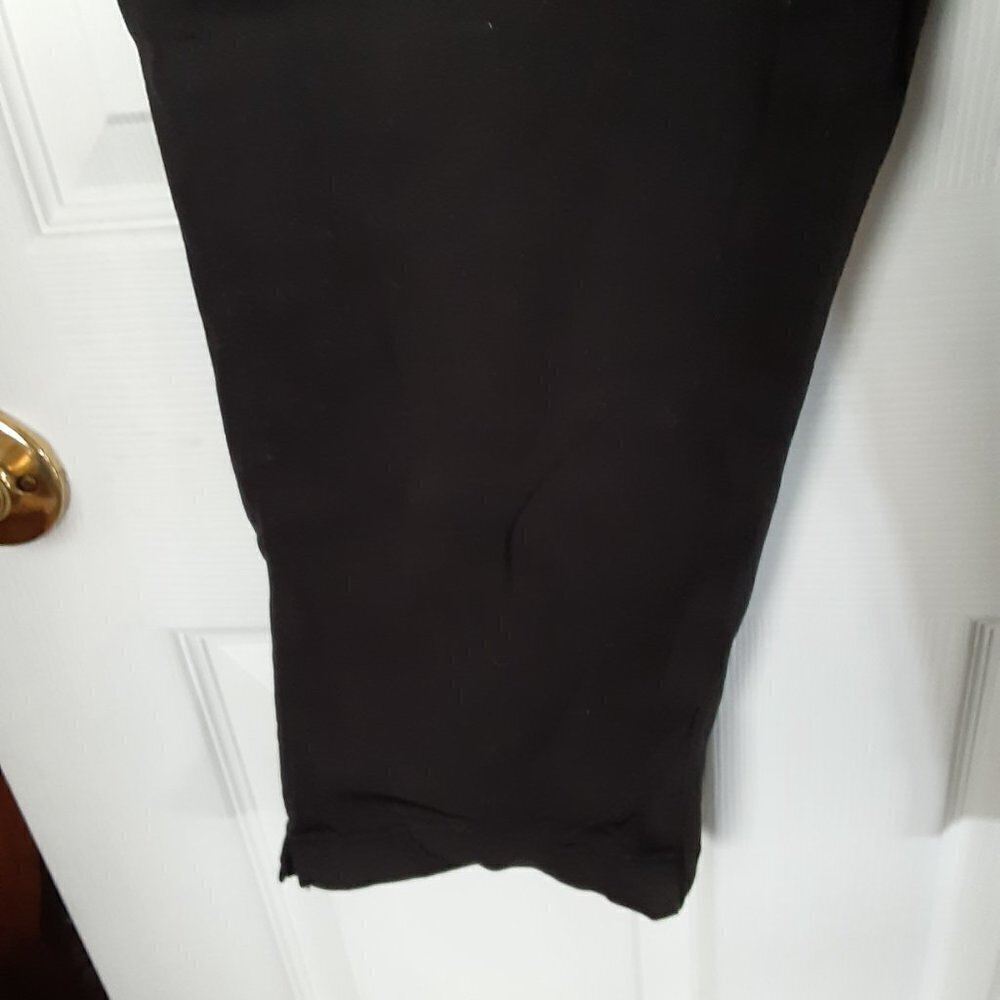 Gloria Vanderbilt Size 10 Black Pants w/Zippered Front & Straight Legs. - Picture 3 of 4